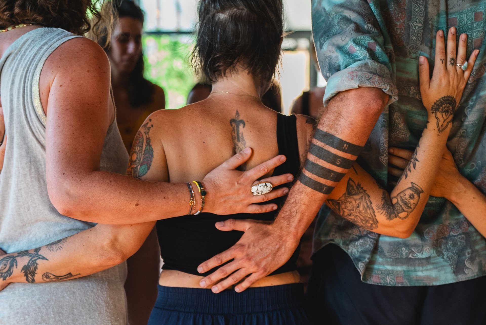people standing in a circle with their hands on the back of the heart and the kidneys of their neighbours